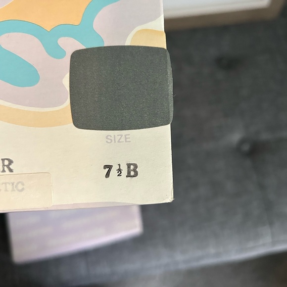 Size 7.5 fancy dress shoes - Picture 4 of 4